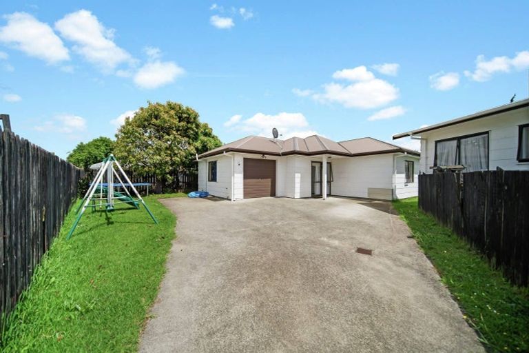 Photo of property in 98 Maplesden Drive, Clendon Park, Auckland, 2103