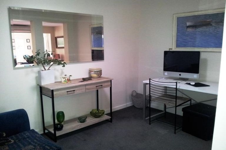 Photo of property in 5 Matthew Place, Kawaha Point, Rotorua, 3010