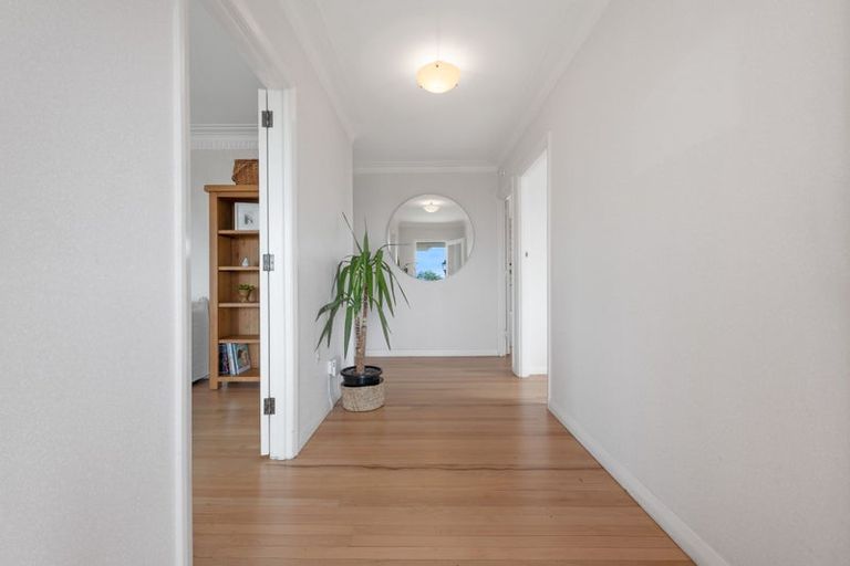 Photo of property in 1/53 Uxbridge Road, Mellons Bay, Auckland, 2014