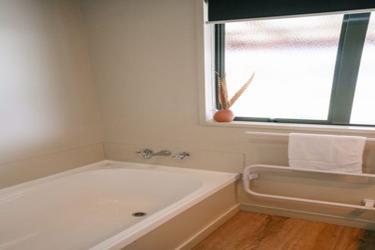 Photo of property in 24 Frye Crescent, Albert Town, Wanaka, 9305