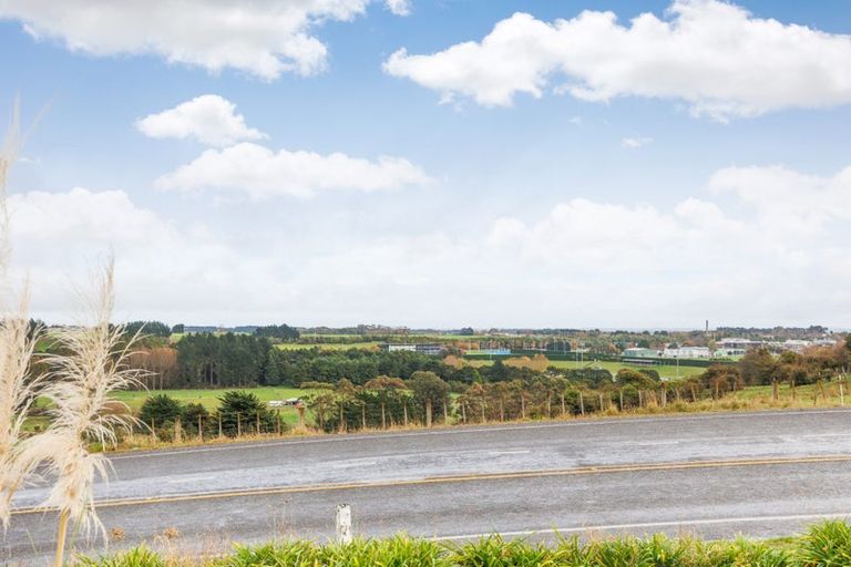 Photo of property in 5a Aokautere Drive, Fitzherbert, 4410