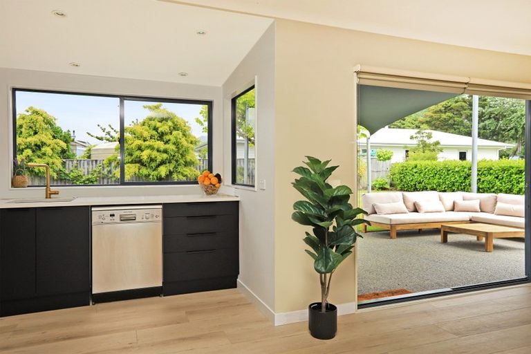 Photo of property in 16 Airini Road, Waimarama, Havelock North, 4294