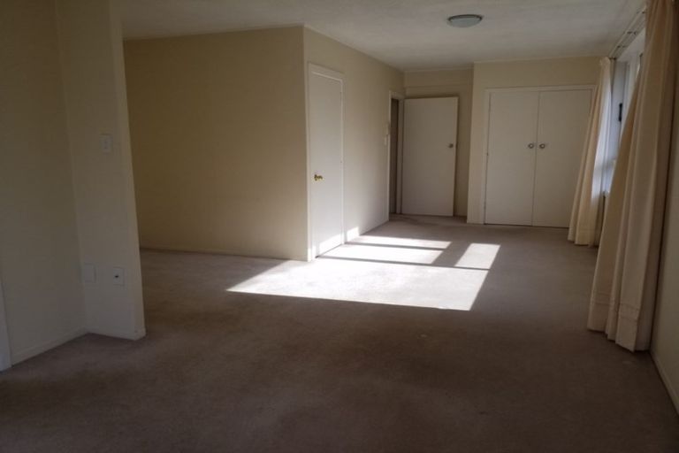 Photo of property in Churchill Flats, 213 The Terrace, Wellington Central, Wellington, 6011