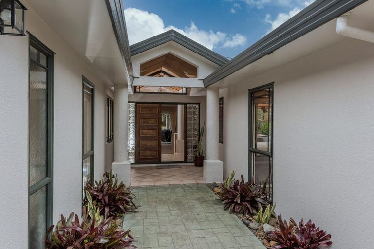 Photo of property in 15 Hogarth Rise, West Harbour, Auckland, 0618