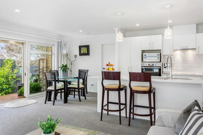 Photo of property in 10 Waitaha Close, Orewa, 0931