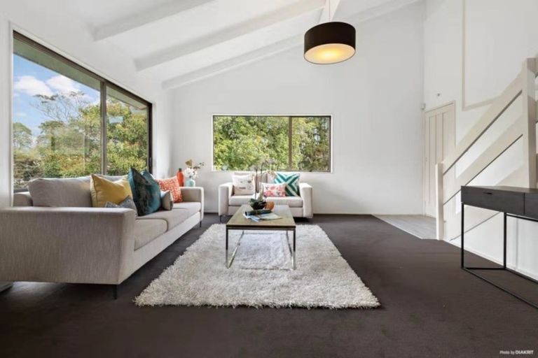 Photo of property in 95 Oreil Avenue, West Harbour, Auckland, 0618