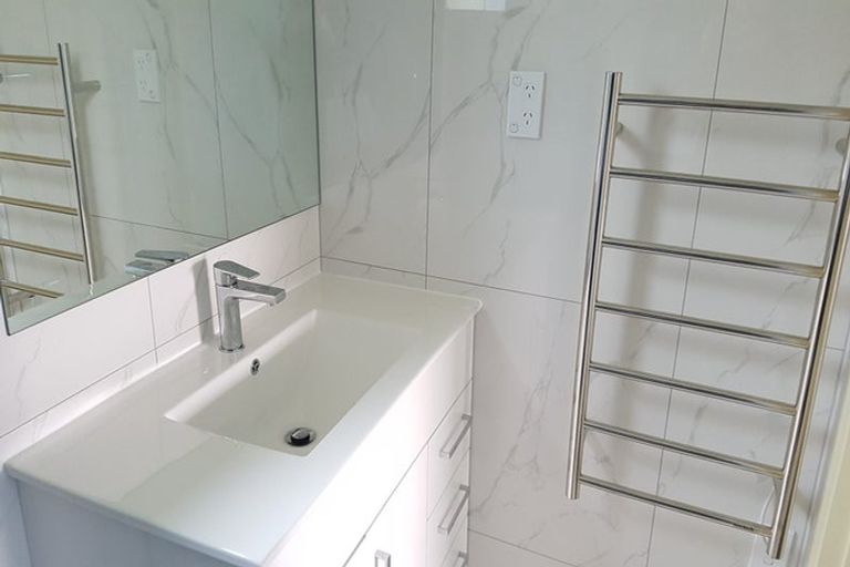 Photo of property in 41 Cockayne Crescent, Sunnynook, Auckland, 0620