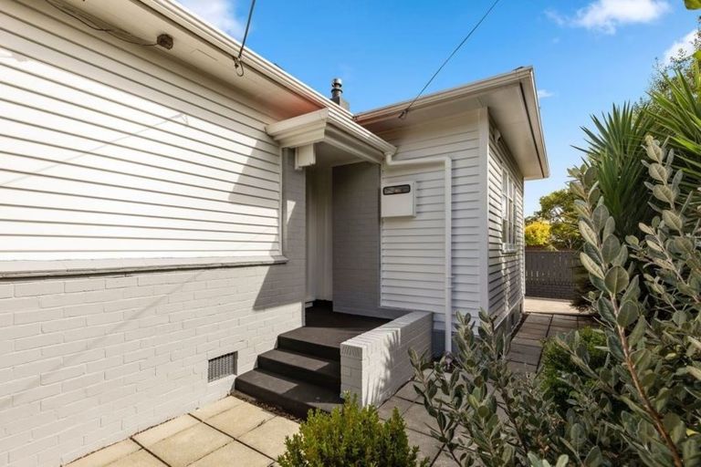 Photo of property in 16 Avon Street, Waterloo, Lower Hutt, 5011