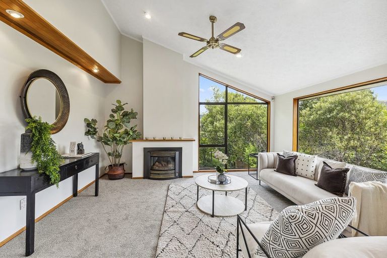 Photo of property in 14a Spicer Place, Tawa, Wellington, 5028