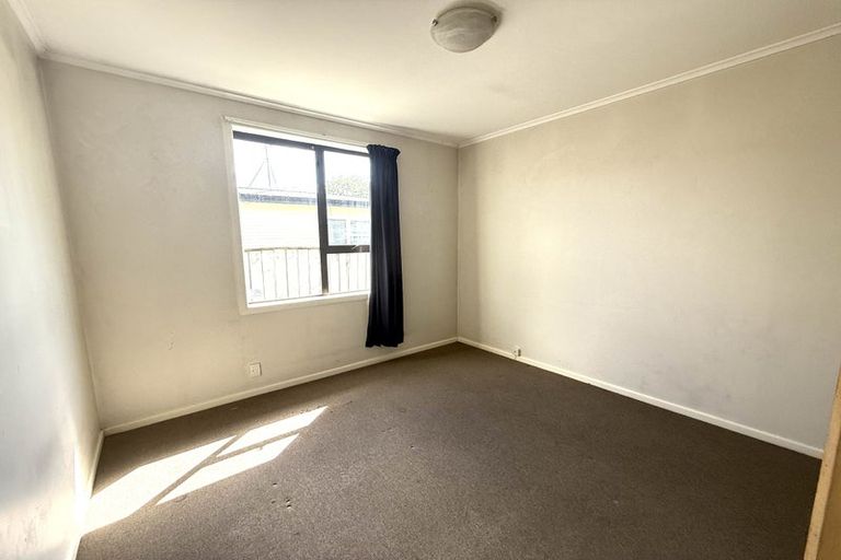 Photo of property in 64 Golf Road, New Lynn, Auckland, 0600