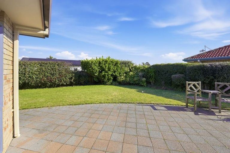Photo of property in 40 Mcleod Place, Papamoa Beach, Papamoa, 3118