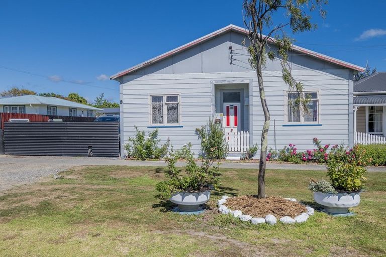 Photo of property in 16 Stout Street, Shannon, 4821