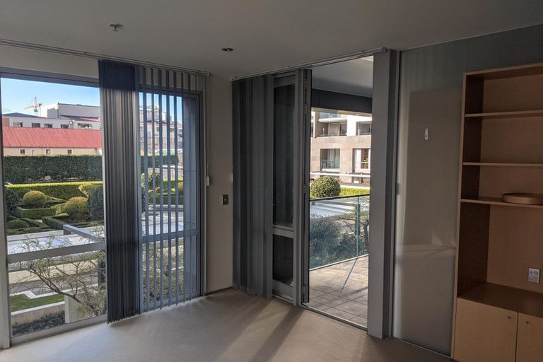 Photo of property in Sanctum Apartment, 10 Ebor Street, Te Aro, Wellington, 6011