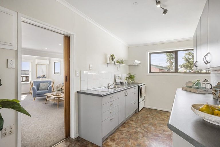 Photo of property in 23 Melandra Road, Stanmore Bay, Whangaparaoa, 0932