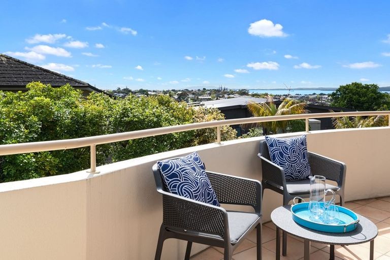 Photo of property in 1/93 Forrest Hill Road, Milford, Auckland, 0620