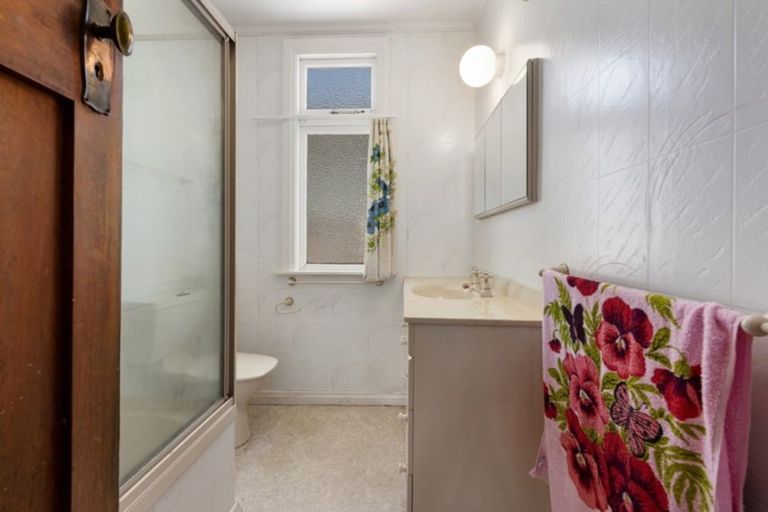 Photo of property in 27 Central Terrace, Alicetown, Lower Hutt, 5010
