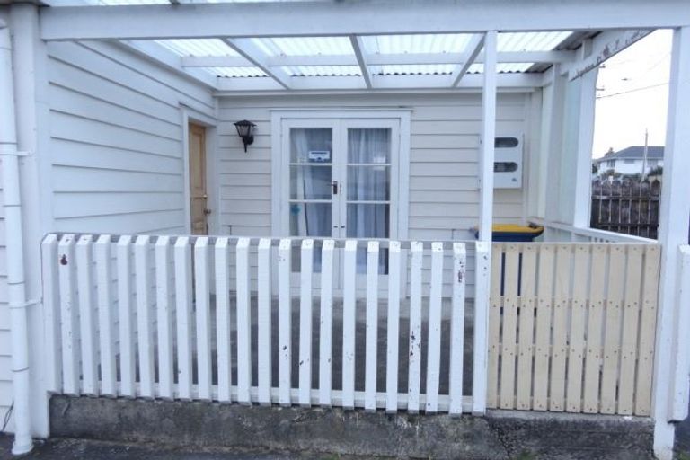 Photo of property in 19 Archibald Road, Kelston, Auckland, 0602