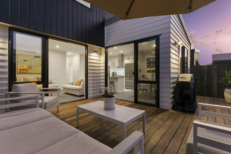 Photo of property in 23 Ian Morrison Road, Hobsonville, Auckland, 0616