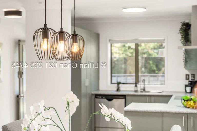 Photo of property in 33 Verdale Circle, Glen Eden, Auckland, 0602