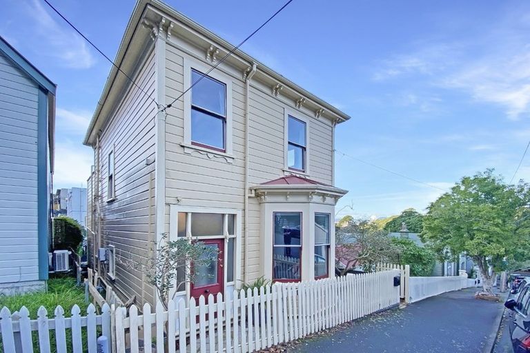 Photo of property in 16 Saint Mary Street, Thorndon, Wellington, 6011