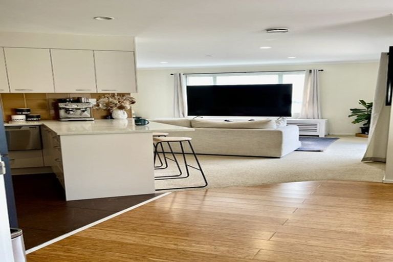 Photo of property in 38 Hewlett Road, Massey, Auckland, 0614