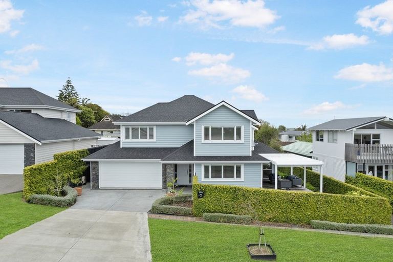 Photo of property in 2 Gibraltar Street, Howick, Auckland, 2014