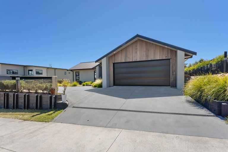 Photo of property in 18 Kotare Drive, Waiwhakaiho, New Plymouth, 4312