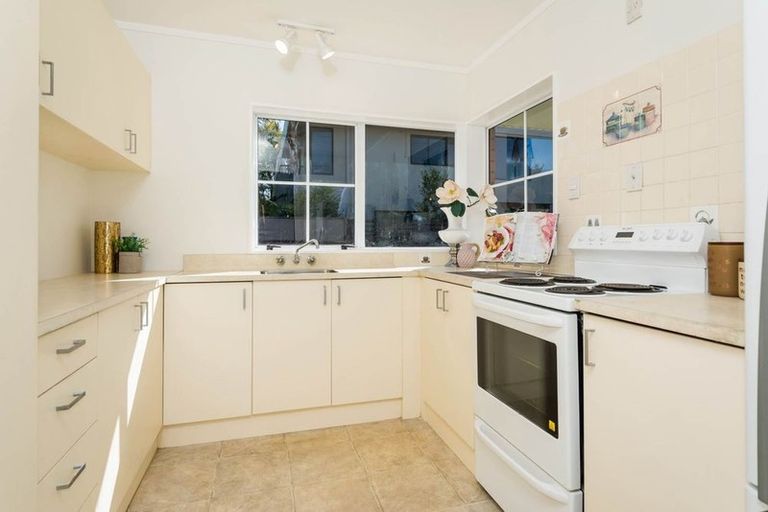 Photo of property in 1/71 Browns Bay Road, Browns Bay, Auckland, 0630
