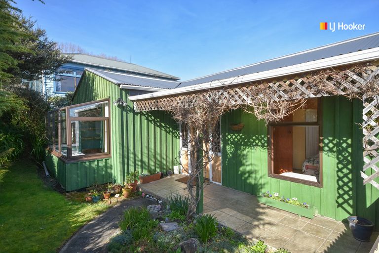 Photo of property in 8 Dickson Street, Macandrew Bay, Dunedin, 9014