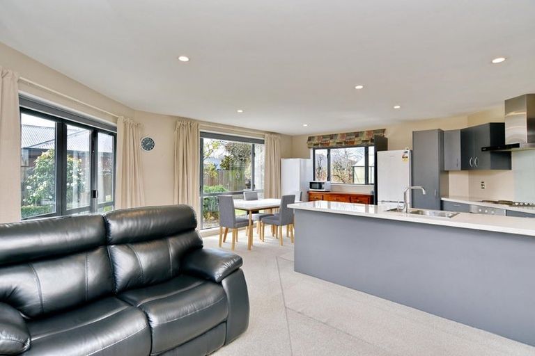 Photo of property in 27 Coolspring Way, Redwood, Christchurch, 8051