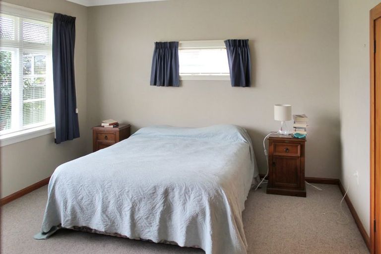 Photo of property in 12 Saint Albans Avenue, Hokowhitu, Palmerston North, 4410