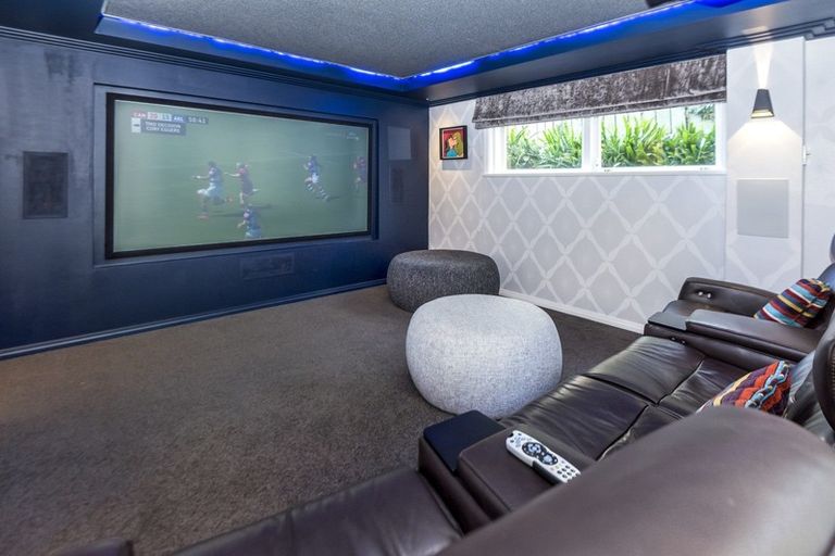 Photo of property in 2 Pleasant Place, Mellons Bay, Auckland, 2014