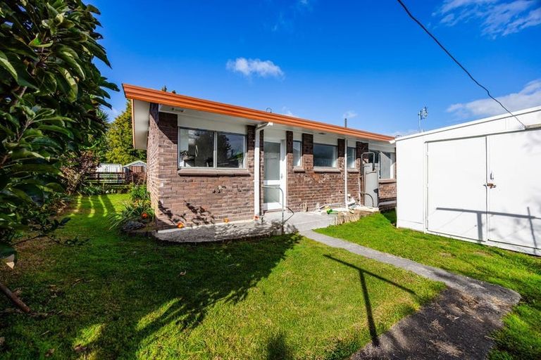 Photo of property in 2/29 Trentham Road, Papakura, 2110