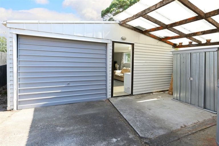 Photo of property in 124 Flanshaw Road, Te Atatu South, Auckland, 0610