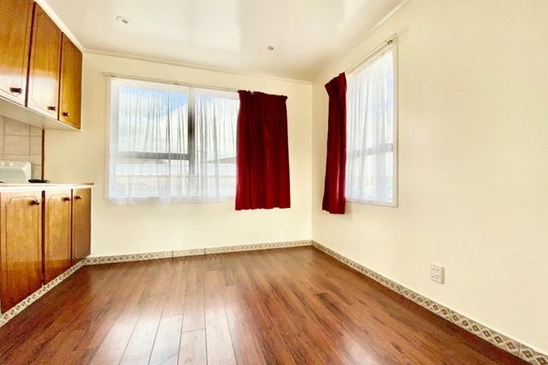 Photo of property in 41 Sharland Avenue, Manurewa, Auckland, 2102