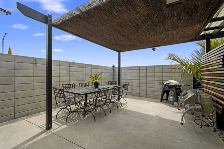 Photo of property in 18 Carrington Drive, Papamoa Beach, Papamoa, 3118