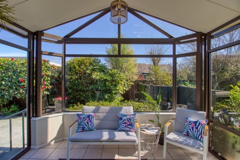 Photo of property in 2/10 Montclare Avenue, Ilam, Christchurch, 8041