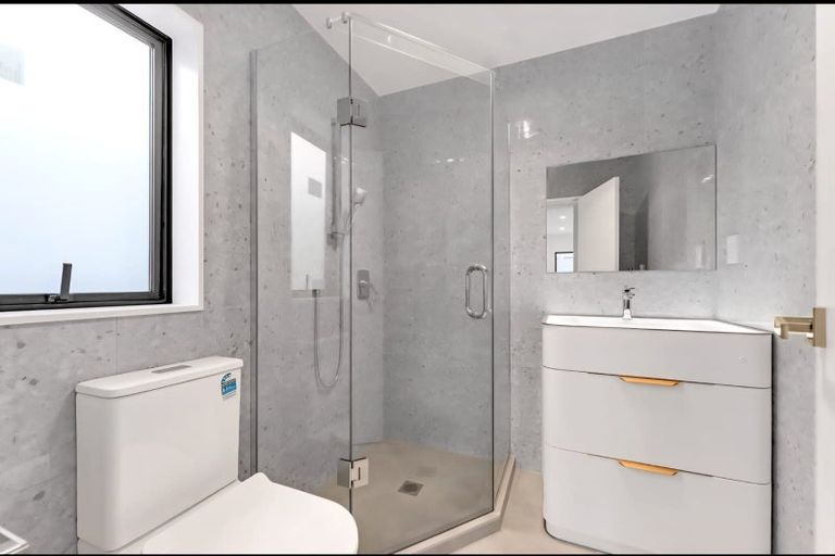 Photo of property in 2/97 Great South Road, Manurewa, Auckland, 2102