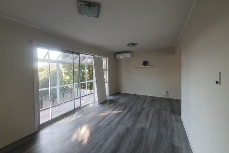 Photo of property in 20 Segedin Place, Glenfield, Auckland, 0629