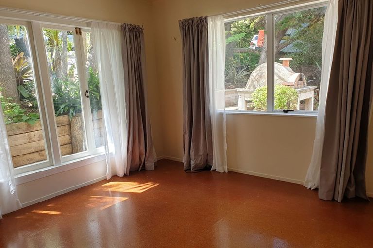 Photo of property in 218 Wade River Road, Wade Heads, Whangaparaoa, 0932