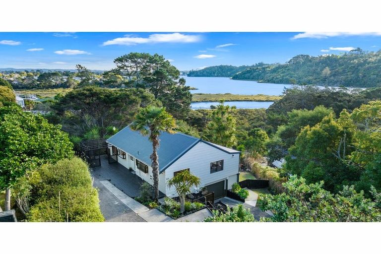 Photo of property in 61 Pemberton Avenue, Bayview, Auckland, 0629