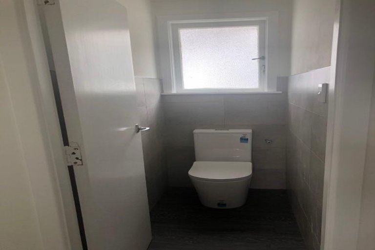 Photo of property in 16 Parrs Cross Road, Henderson, Auckland, 0612