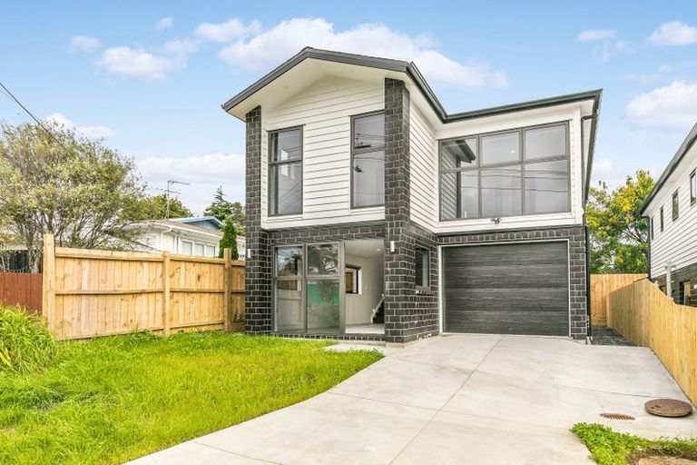 Photo of property in 84 Godley Road, Green Bay, Auckland, 0604