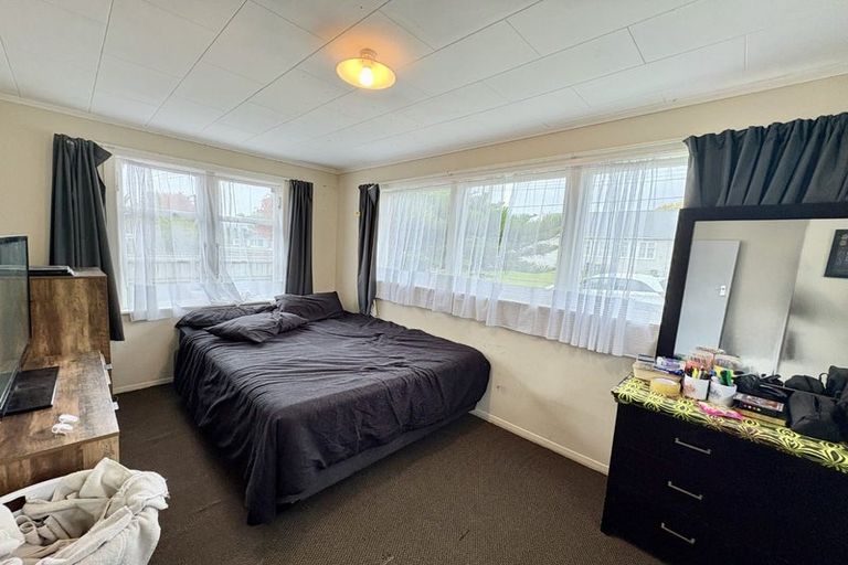 Photo of property in 3 Shearer Crescent, Naenae, Lower Hutt, 5011