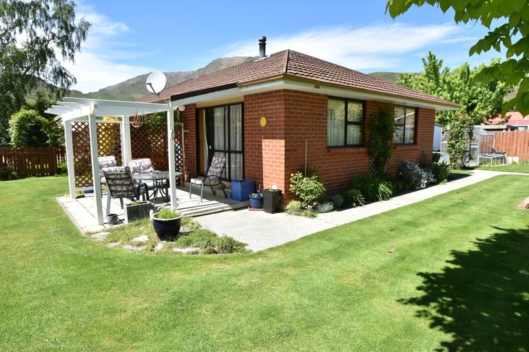 Photo of property in 10 Benmore Place, Omarama, 9412