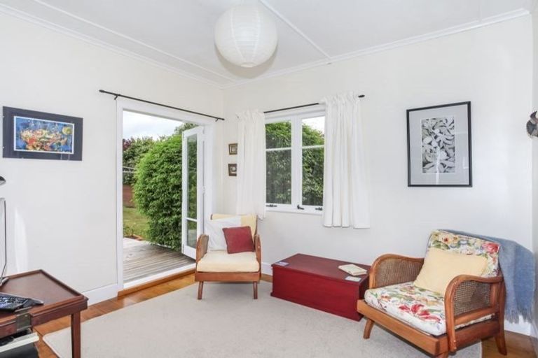 Photo of property in 6 Owens Road, Waiuku, 2123