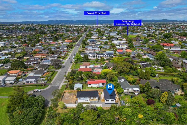 Photo of property in 112c Roberts Road, Te Atatu South, Auckland, 0610