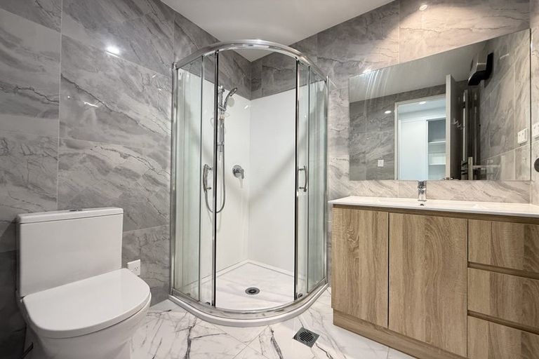 Photo of property in 7/21 Akoranga Drive, Northcote, Auckland, 0627