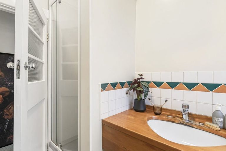 Photo of property in 20e Portland Crescent, Thorndon, Wellington, 6011