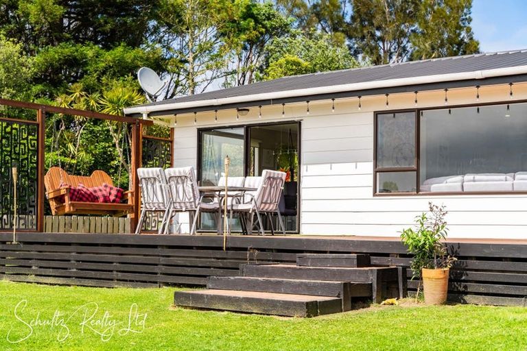 Photo of property in 4 Horniblow Road, Matakohe, 0594